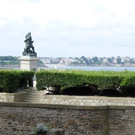 Le Surcouf, Intra-muros Saint-Malo